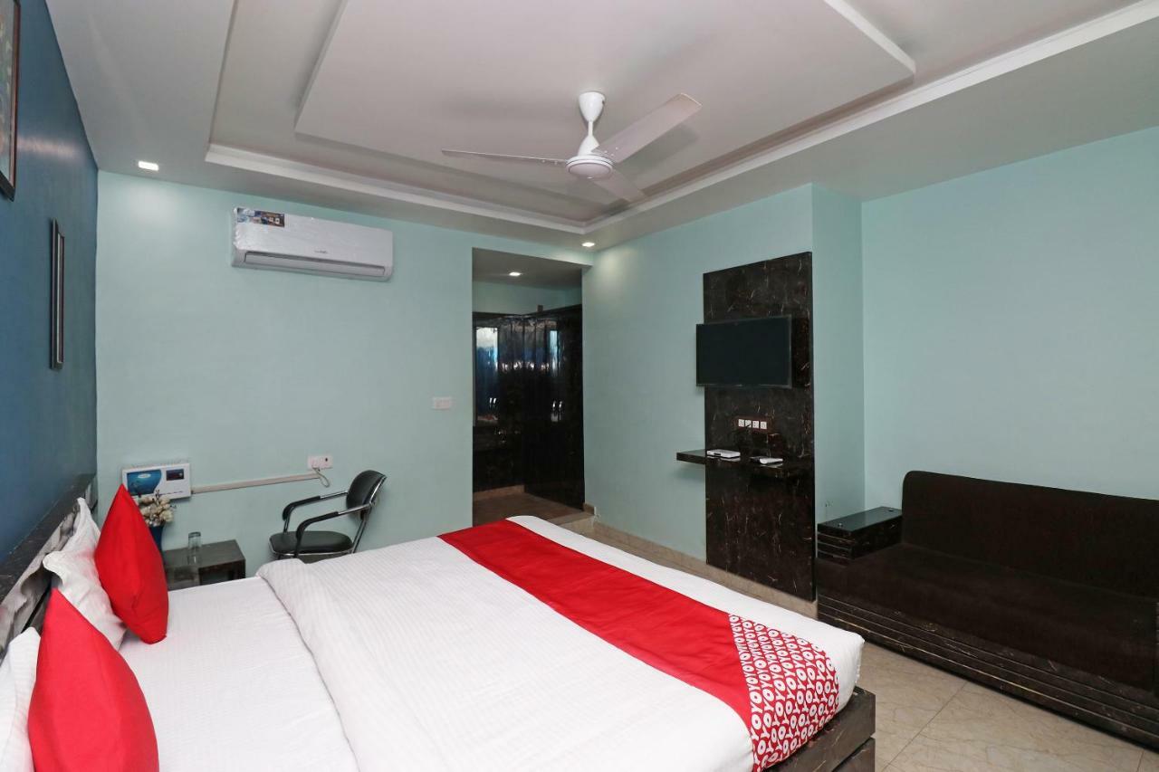 Oyo 26803 Hotel City Inn Faizābād Buitenkant foto